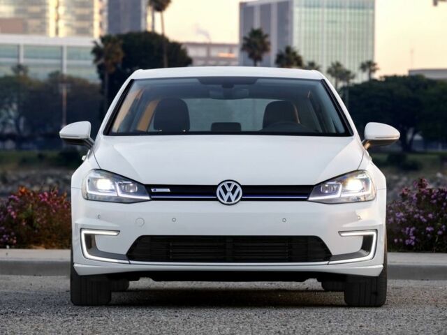 Белый Фольксваген Гольф, объемом двигателя 0 л и пробегом 160 тыс. км за 9970 $, фото 1 на Automoto.ua