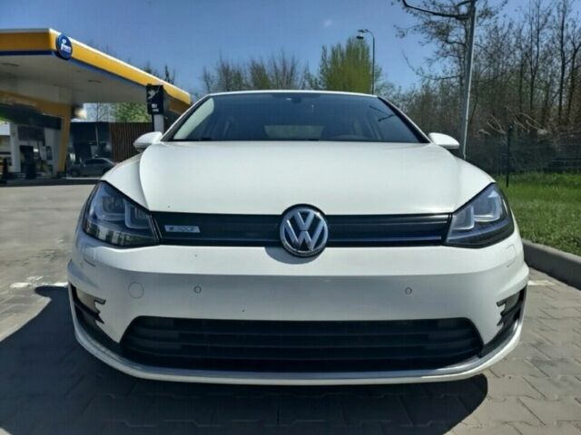 Белый Фольксваген Гольф, объемом двигателя 0 л и пробегом 161 тыс. км за 8700 $, фото 1 на Automoto.ua