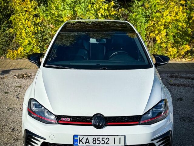 Белый Фольксваген Гольф, объемом двигателя 2 л и пробегом 139 тыс. км за 17000 $, фото 1 на Automoto.ua