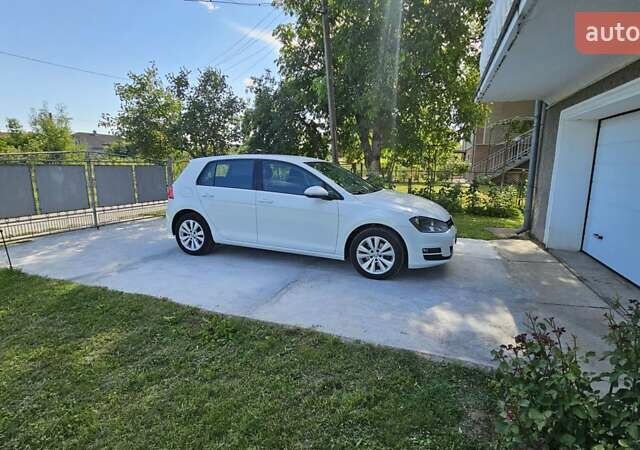 Белый Фольксваген Гольф, объемом двигателя 1.6 л и пробегом 197 тыс. км за 13800 $, фото 1 на Automoto.ua
