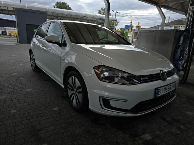 Белый Фольксваген Гольф, объемом двигателя 0 л и пробегом 99 тыс. км за 8900 $, фото 1 на Automoto.ua