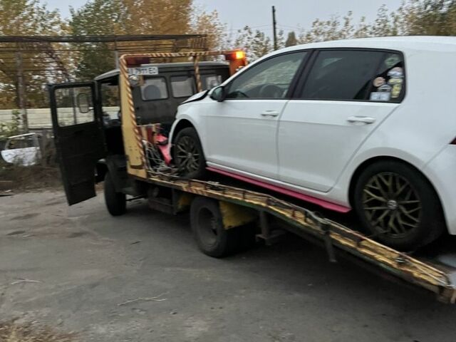 Белый Фольксваген Гольф, объемом двигателя 1 л и пробегом 100 тыс. км за 3999 $, фото 1 на Automoto.ua