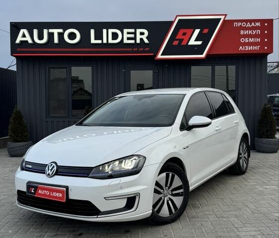Белый Фольксваген Гольф, объемом двигателя 0 л и пробегом 154 тыс. км за 9900 $, фото 1 на Automoto.ua