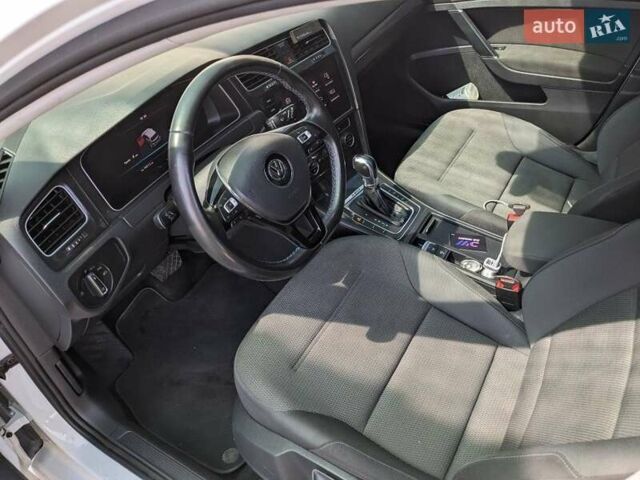 Белый Фольксваген Гольф, объемом двигателя 0 л и пробегом 165 тыс. км за 13200 $, фото 1 на Automoto.ua