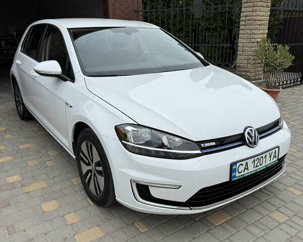 Белый Фольксваген Гольф, объемом двигателя 0 л и пробегом 37 тыс. км за 12900 $, фото 1 на Automoto.ua