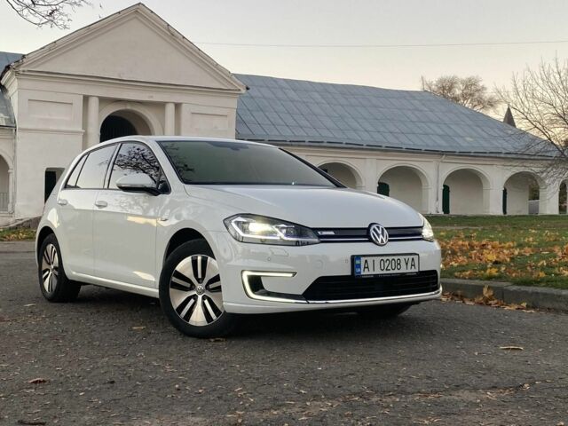 Белый Фольксваген Гольф, объемом двигателя 0 л и пробегом 56 тыс. км за 12000 $, фото 1 на Automoto.ua