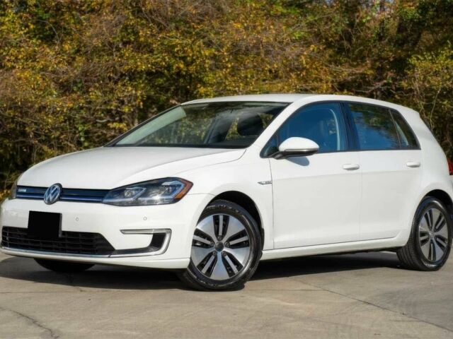 Белый Фольксваген Гольф, объемом двигателя 0 л и пробегом 64 тыс. км за 5200 $, фото 1 на Automoto.ua