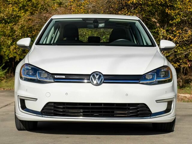 Белый Фольксваген Гольф, объемом двигателя 0 л и пробегом 54 тыс. км за 9900 $, фото 1 на Automoto.ua