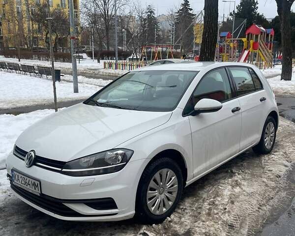 Белый Фольксваген Гольф, объемом двигателя 1 л и пробегом 117 тыс. км за 10850 $, фото 1 на Automoto.ua