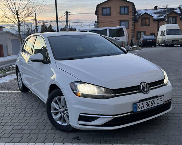 Белый Фольксваген Гольф, объемом двигателя 1.8 л и пробегом 106 тыс. км за 12500 $, фото 1 на Automoto.ua