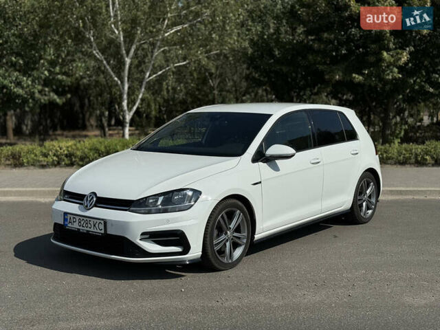 Белый Фольксваген Гольф, объемом двигателя 1.5 л и пробегом 301 тыс. км за 13999 $, фото 1 на Automoto.ua