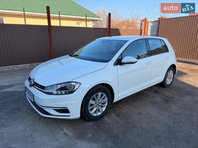 Белый Фольксваген Гольф, объемом двигателя 1.8 л и пробегом 70 тыс. км за 13700 $, фото 1 на Automoto.ua