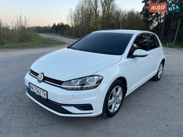Белый Фольксваген Гольф, объемом двигателя 1 л и пробегом 121 тыс. км за 11500 $, фото 1 на Automoto.ua