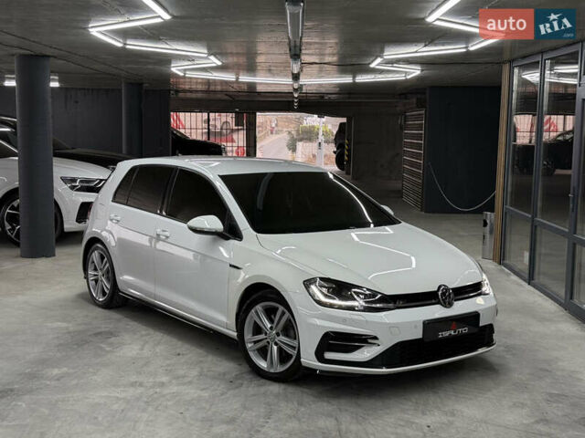 Белый Фольксваген Гольф, объемом двигателя 1.6 л и пробегом 157 тыс. км за 16500 $, фото 1 на Automoto.ua