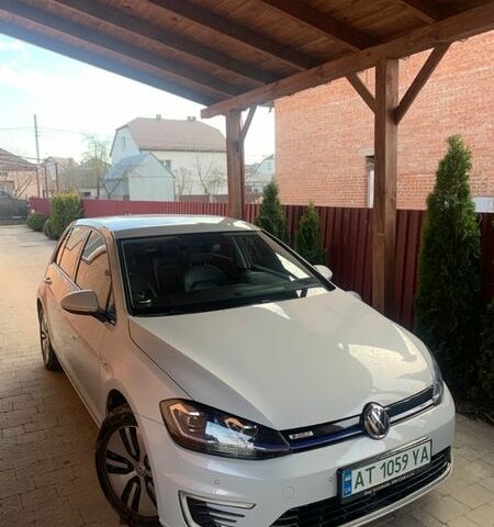 Белый Фольксваген Гольф, объемом двигателя 0 л и пробегом 147 тыс. км за 12700 $, фото 1 на Automoto.ua