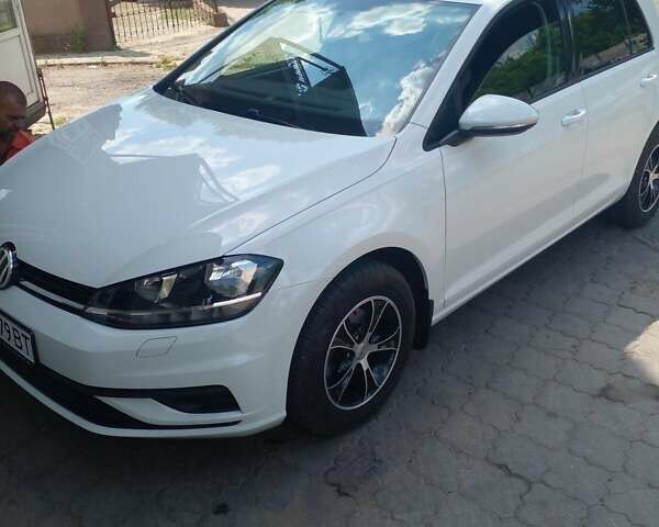 Белый Фольксваген Гольф, объемом двигателя 1 л и пробегом 30 тыс. км за 14200 $, фото 1 на Automoto.ua