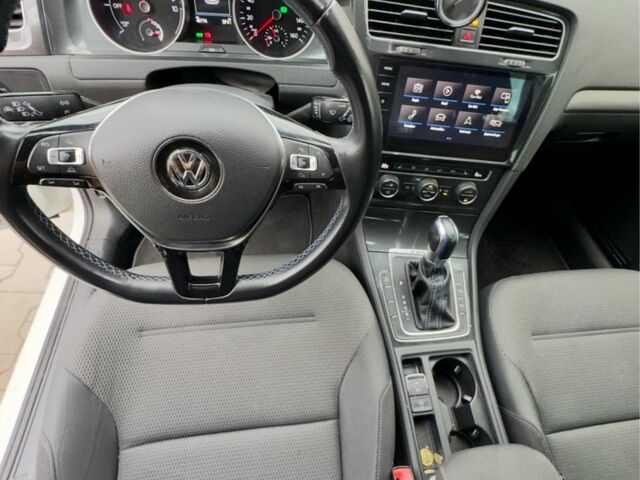 Белый Фольксваген Гольф, объемом двигателя 0 л и пробегом 50 тыс. км за 11500 $, фото 1 на Automoto.ua