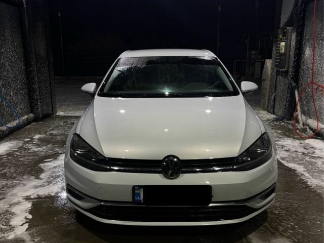 Белый Фольксваген Гольф, объемом двигателя 1.4 л и пробегом 103 тыс. км за 12000 $, фото 1 на Automoto.ua