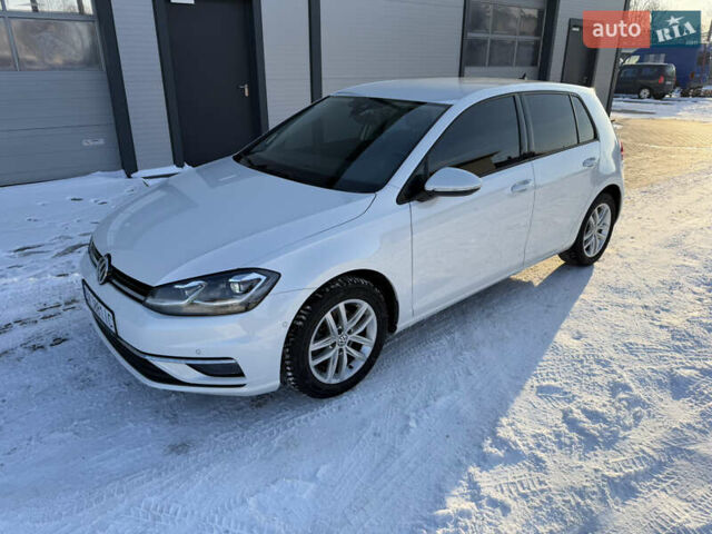 Белый Фольксваген Гольф, объемом двигателя 1.5 л и пробегом 129 тыс. км за 17500 $, фото 1 на Automoto.ua
