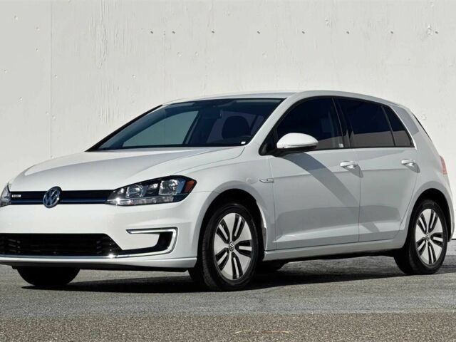 Белый Фольксваген Гольф, объемом двигателя 0 л и пробегом 46 тыс. км за 4500 $, фото 1 на Automoto.ua