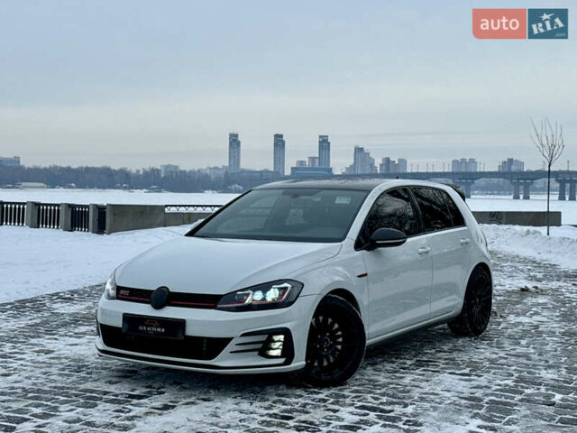 Білий Фольксваген Гольф, об'ємом двигуна 1.98 л та пробігом 60 тис. км за 17555 $, фото 1 на Automoto.ua