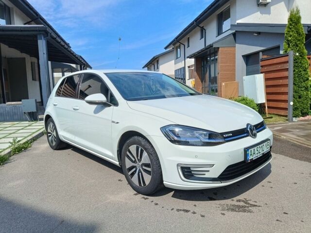 Белый Фольксваген Гольф, объемом двигателя 0 л и пробегом 102 тыс. км за 13300 $, фото 1 на Automoto.ua