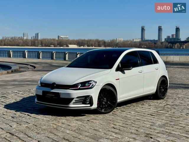 Белый Фольксваген Гольф, объемом двигателя 1.98 л и пробегом 60 тыс. км за 16999 $, фото 1 на Automoto.ua