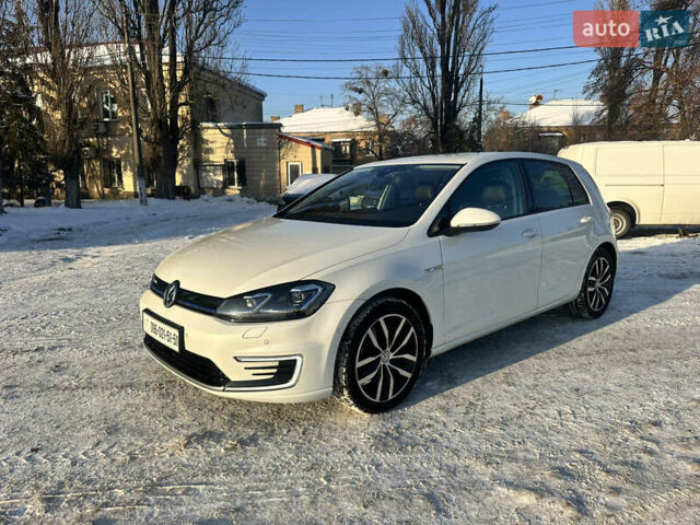 Белый Фольксваген Гольф, объемом двигателя 0 л и пробегом 98 тыс. км за 16450 $, фото 1 на Automoto.ua
