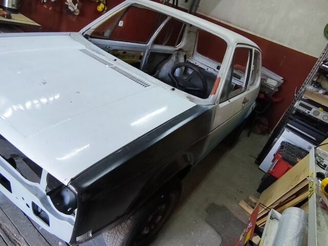 Белый Фольксваген Гольф, объемом двигателя 0 л и пробегом 200 тыс. км за 1600 $, фото 1 на Automoto.ua