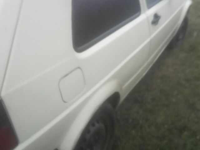 Білий Фольксваген Гольф, об'ємом двигуна 1.3 л та пробігом 250 тис. км за 715 $, фото 1 на Automoto.ua