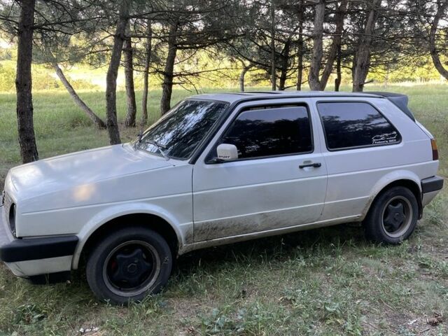 Білий Фольксваген Гольф, об'ємом двигуна 1.8 л та пробігом 250 тис. км за 1350 $, фото 1 на Automoto.ua