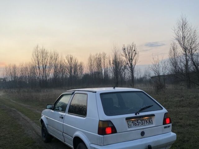 Белый Фольксваген Гольф, объемом двигателя 1.6 л и пробегом 80 тыс. км за 600 $, фото 1 на Automoto.ua