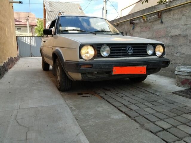 Белый Фольксваген Гольф, объемом двигателя 1 л и пробегом 245 тыс. км за 850 $, фото 1 на Automoto.ua