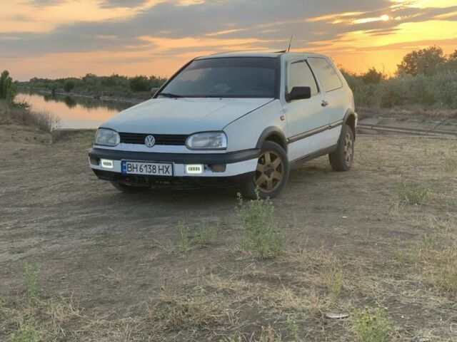 Белый Фольксваген Гольф, объемом двигателя 1.9 л и пробегом 350 тыс. км за 1300 $, фото 1 на Automoto.ua