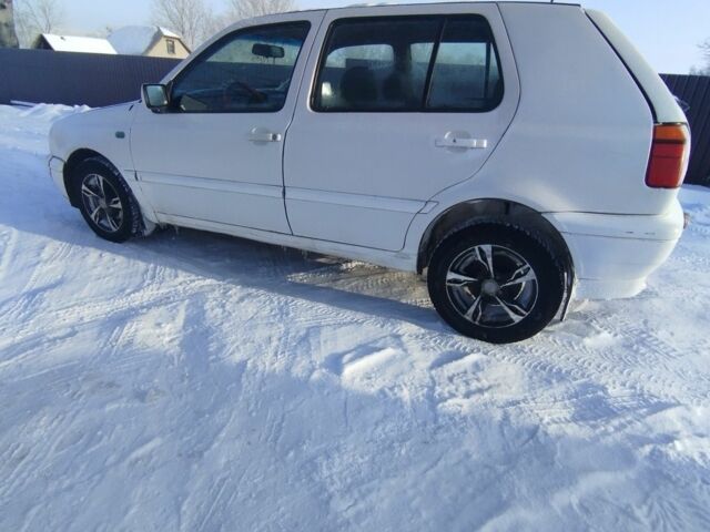 Белый Фольксваген Гольф, объемом двигателя 9 л и пробегом 270 тыс. км за 1750 $, фото 1 на Automoto.ua