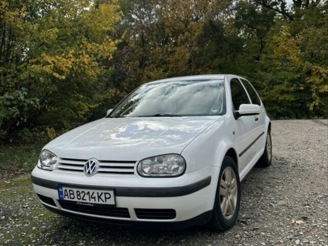 Белый Фольксваген Гольф, объемом двигателя 1.6 л и пробегом 230 тыс. км за 4500 $, фото 1 на Automoto.ua