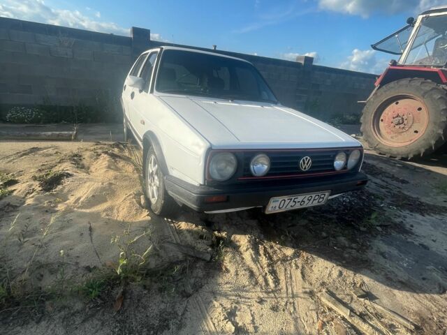 Белый Фольксваген Гольф, объемом двигателя 1.8 л и пробегом 200 тыс. км за 900 $, фото 1 на Automoto.ua