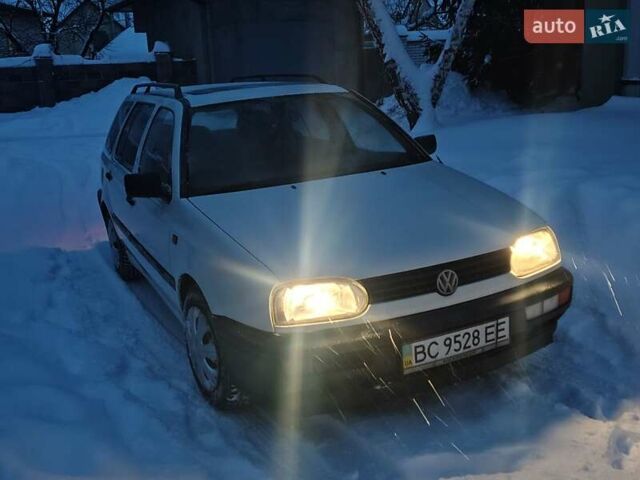 Білий Фольксваген Гольф, об'ємом двигуна 1.78 л та пробігом 200 тис. км за 1550 $, фото 1 на Automoto.ua