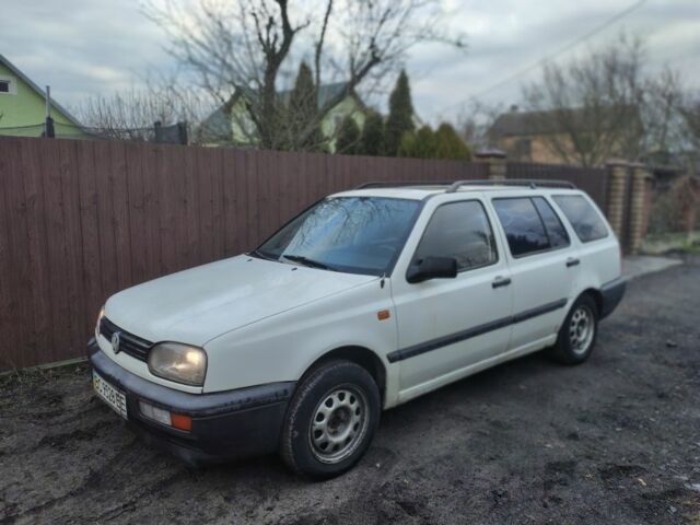 Белый Фольксваген Гольф, объемом двигателя 1.8 л и пробегом 240 тыс. км за 1350 $, фото 1 на Automoto.ua