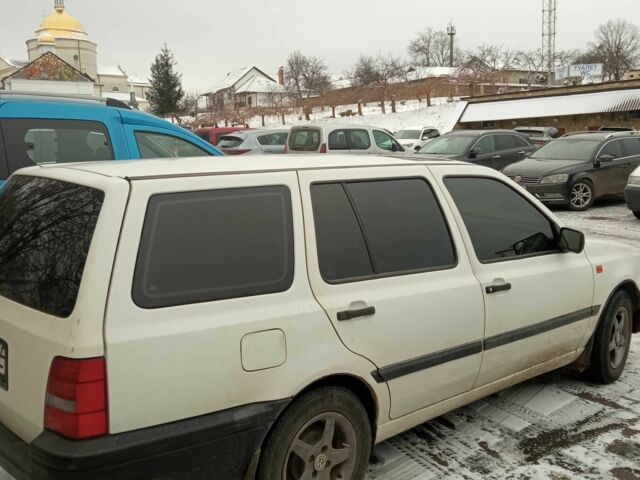 Белый Фольксваген Гольф, объемом двигателя 1.4 л и пробегом 300 тыс. км за 1526 $, фото 1 на Automoto.ua