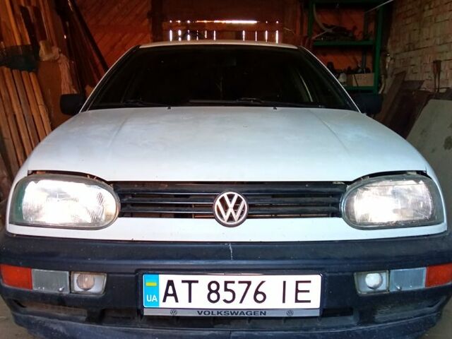 Білий Фольксваген Гольф, об'ємом двигуна 1.4 л та пробігом 300 тис. км за 1900 $, фото 1 на Automoto.ua