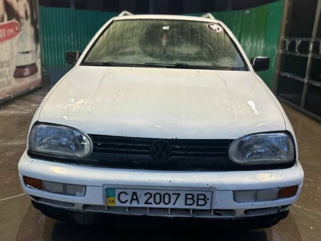 Білий Фольксваген Гольф, об'ємом двигуна 1.8 л та пробігом 115 тис. км за 1350 $, фото 1 на Automoto.ua