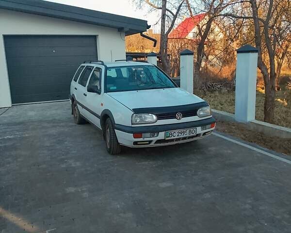 Білий Фольксваген Гольф, об'ємом двигуна 1.39 л та пробігом 330 тис. км за 2300 $, фото 1 на Automoto.ua