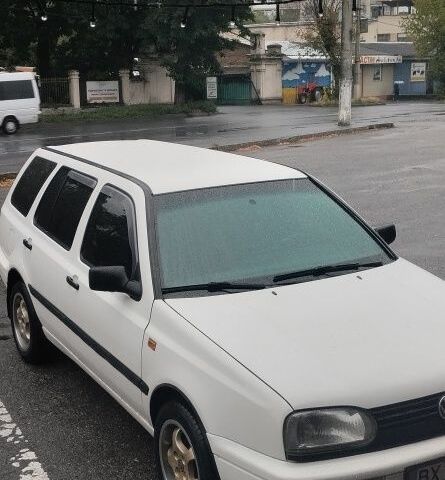 Белый Фольксваген Гольф, объемом двигателя 1.8 л и пробегом 250 тыс. км за 3000 $, фото 1 на Automoto.ua