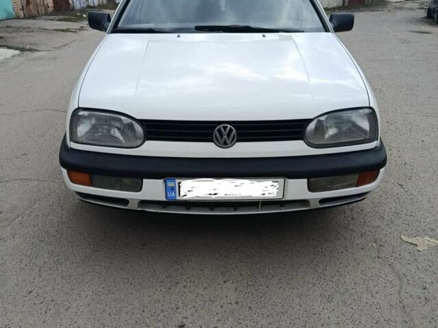 Белый Фольксваген Гольф, объемом двигателя 1.8 л и пробегом 2 тыс. км за 2300 $, фото 1 на Automoto.ua