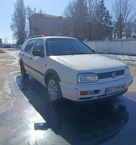 Белый Фольксваген Гольф, объемом двигателя 1.78 л и пробегом 300 тыс. км за 1500 $, фото 1 на Automoto.ua