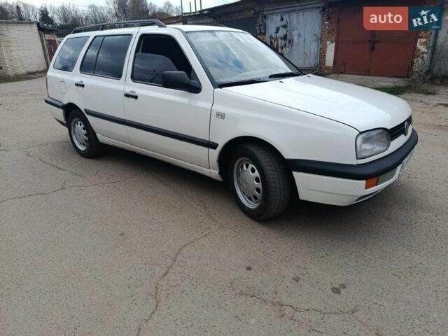 Белый Фольксваген Гольф, объемом двигателя 1.8 л и пробегом 200 тыс. км за 2300 $, фото 1 на Automoto.ua