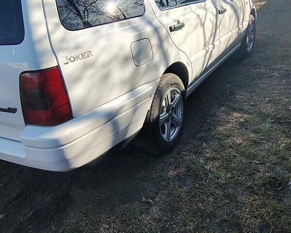 Білий Фольксваген Гольф, об'ємом двигуна 1.8 л та пробігом 200 тис. км за 3200 $, фото 1 на Automoto.ua