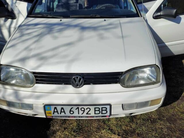 Білий Фольксваген Гольф, об'ємом двигуна 1.8 л та пробігом 200 тис. км за 3200 $, фото 1 на Automoto.ua