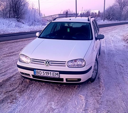 Белый Фольксваген Гольф, объемом двигателя 1.6 л и пробегом 0 тыс. км за 3300 $, фото 1 на Automoto.ua